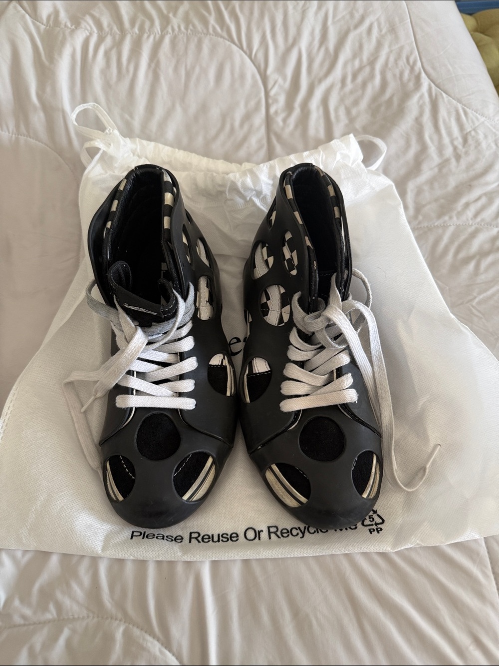 Vans Black Open-Toe Cutout Lace-Up Sandals with White Laces
